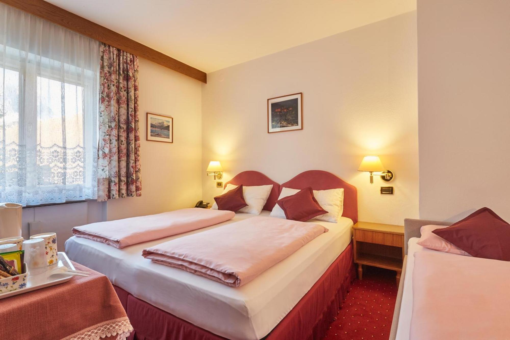 Hotel Maria Corvara In Badia Bagian luar foto